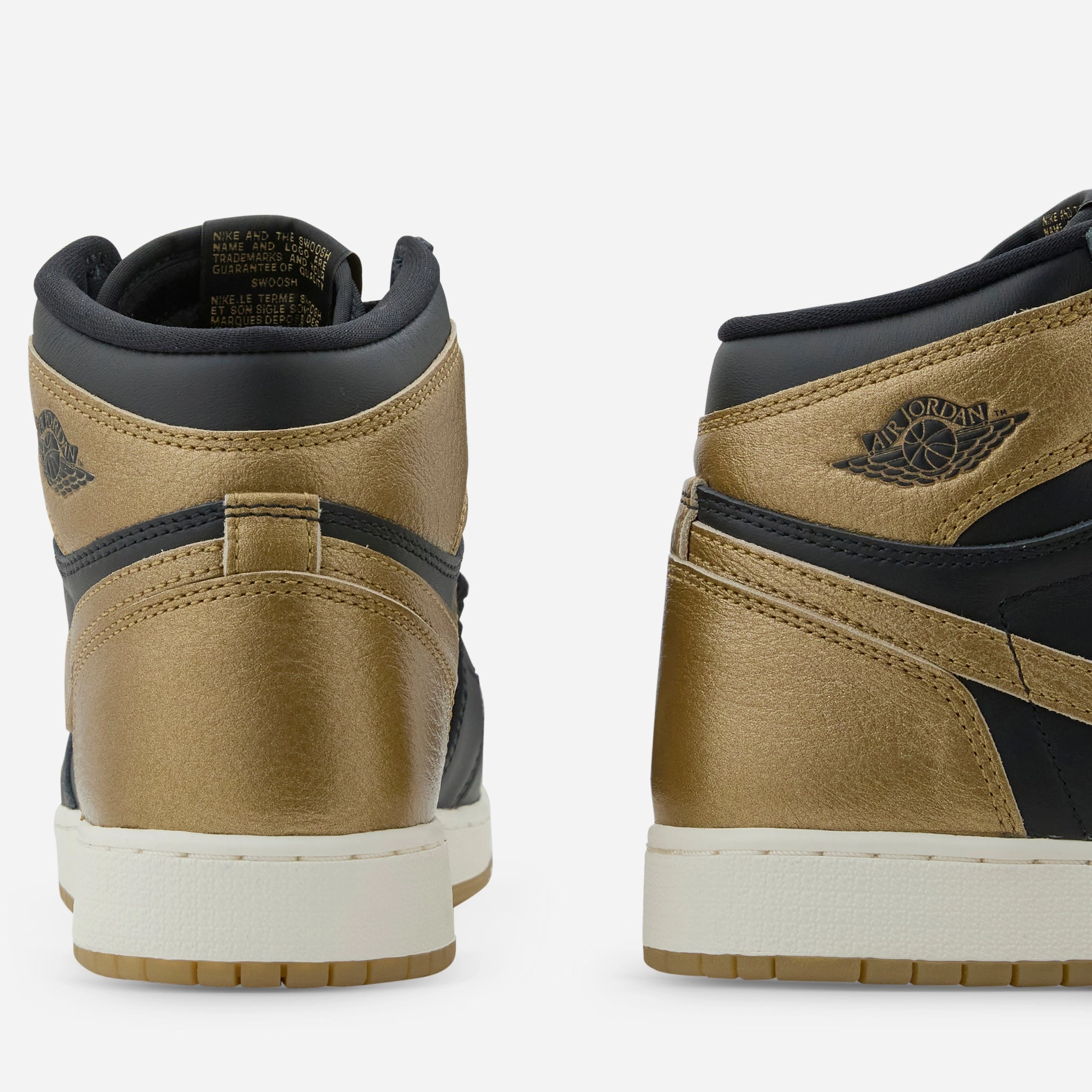 Grade School Air Jordan 1 High OG Black | Metallic Gold | Sail